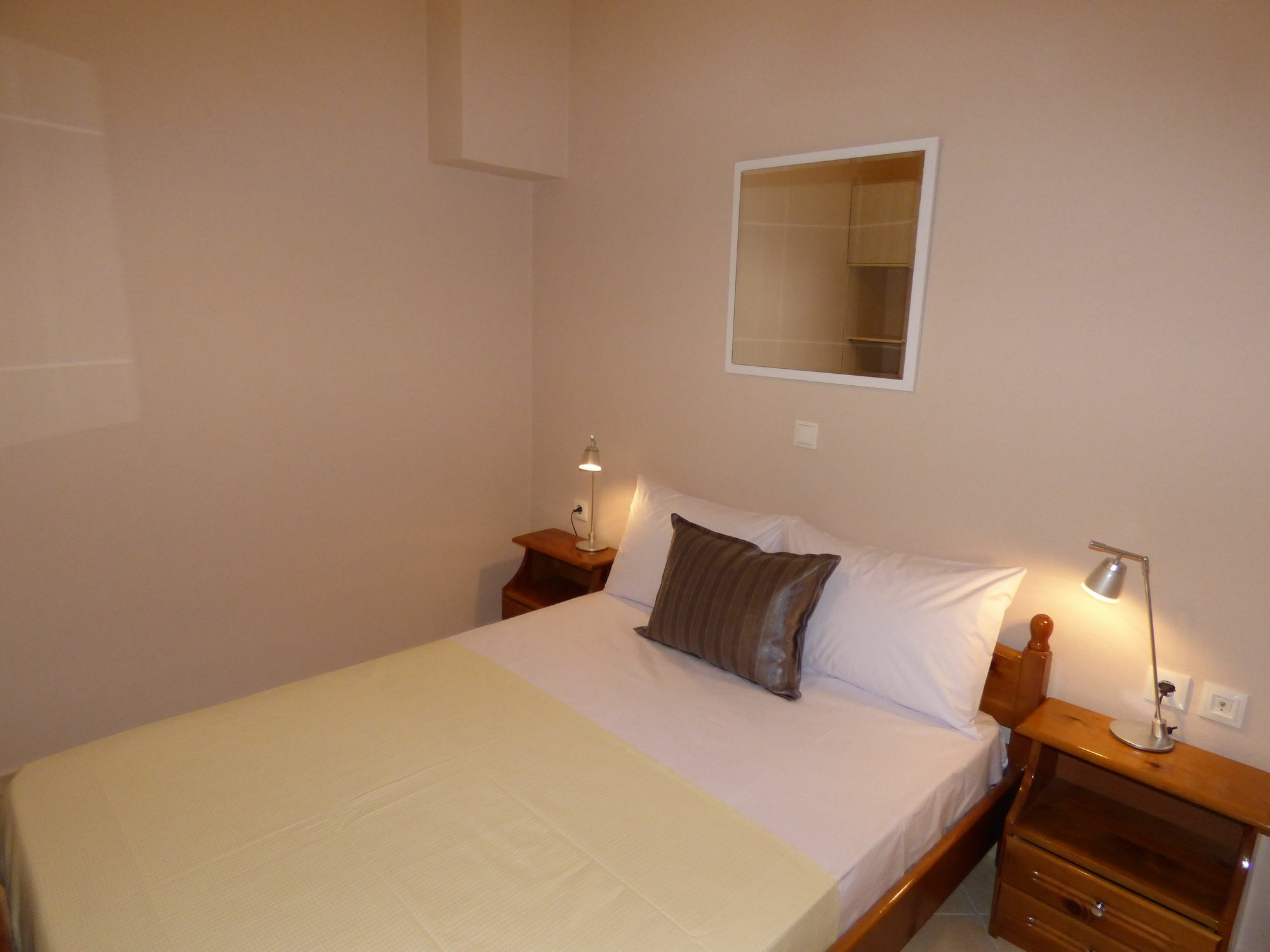 Rampelia Apartment Imerovigli (Santorini)