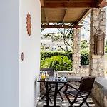 Earino Suites And Villa