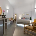 Kima Oia Suites