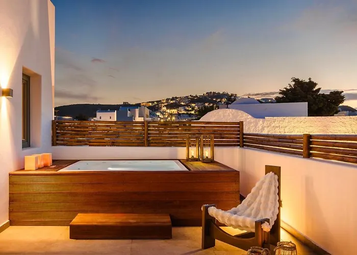 Acro Caldo Suites