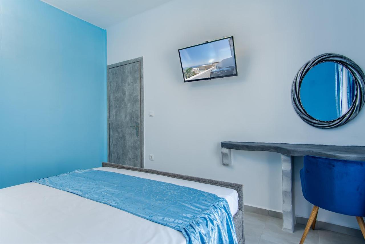N Renieris Apartment *