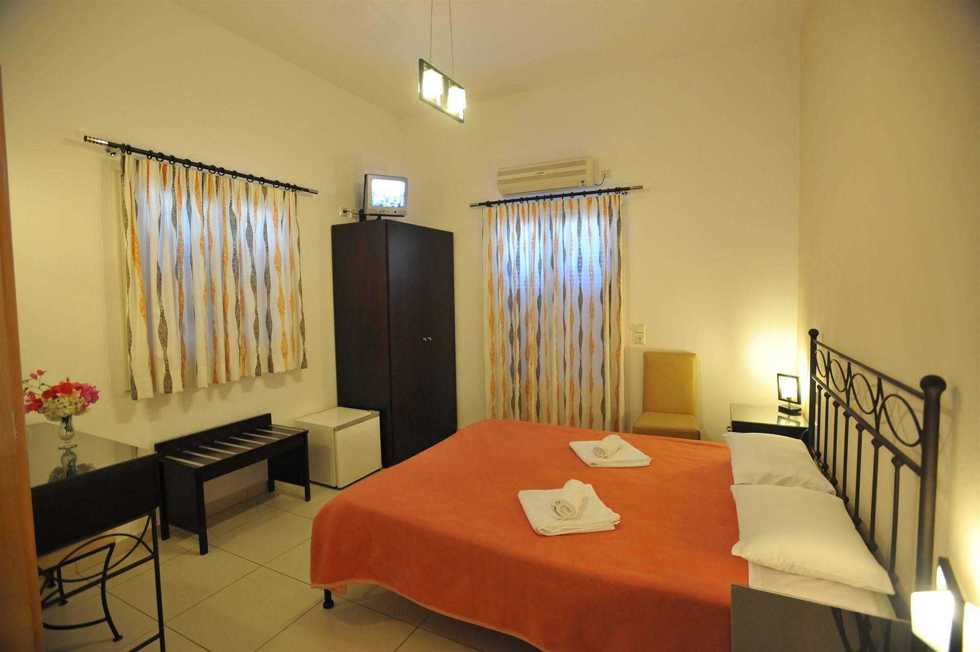 Stelios Place Aparthotel 3*