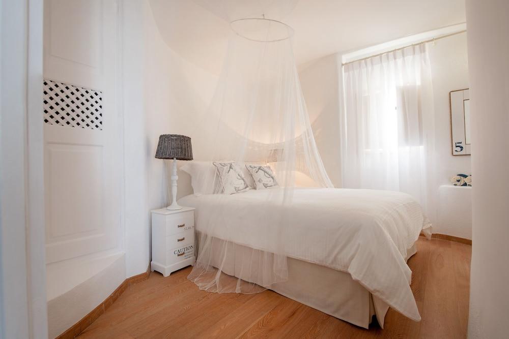 Ode Villa *