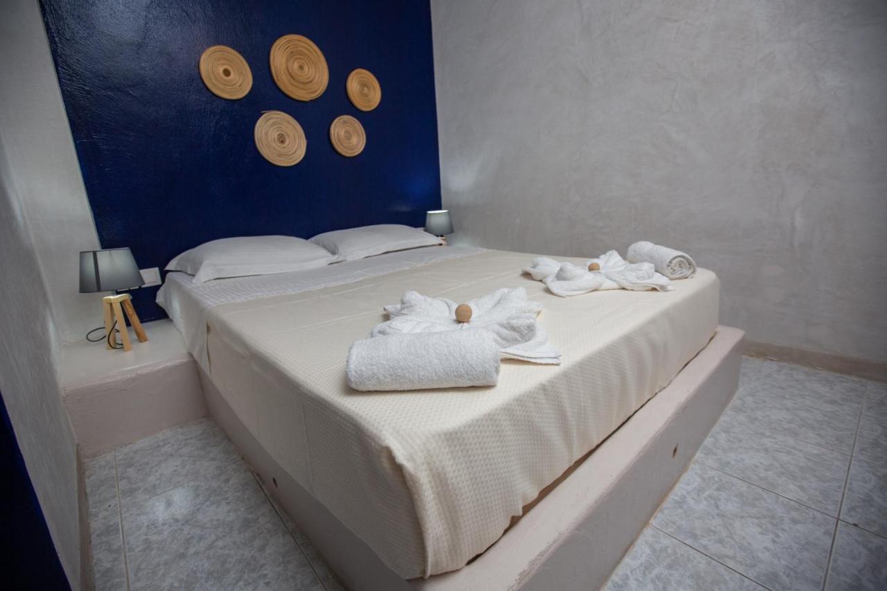 Pasithei Aparthotel Perissa (Santorini)