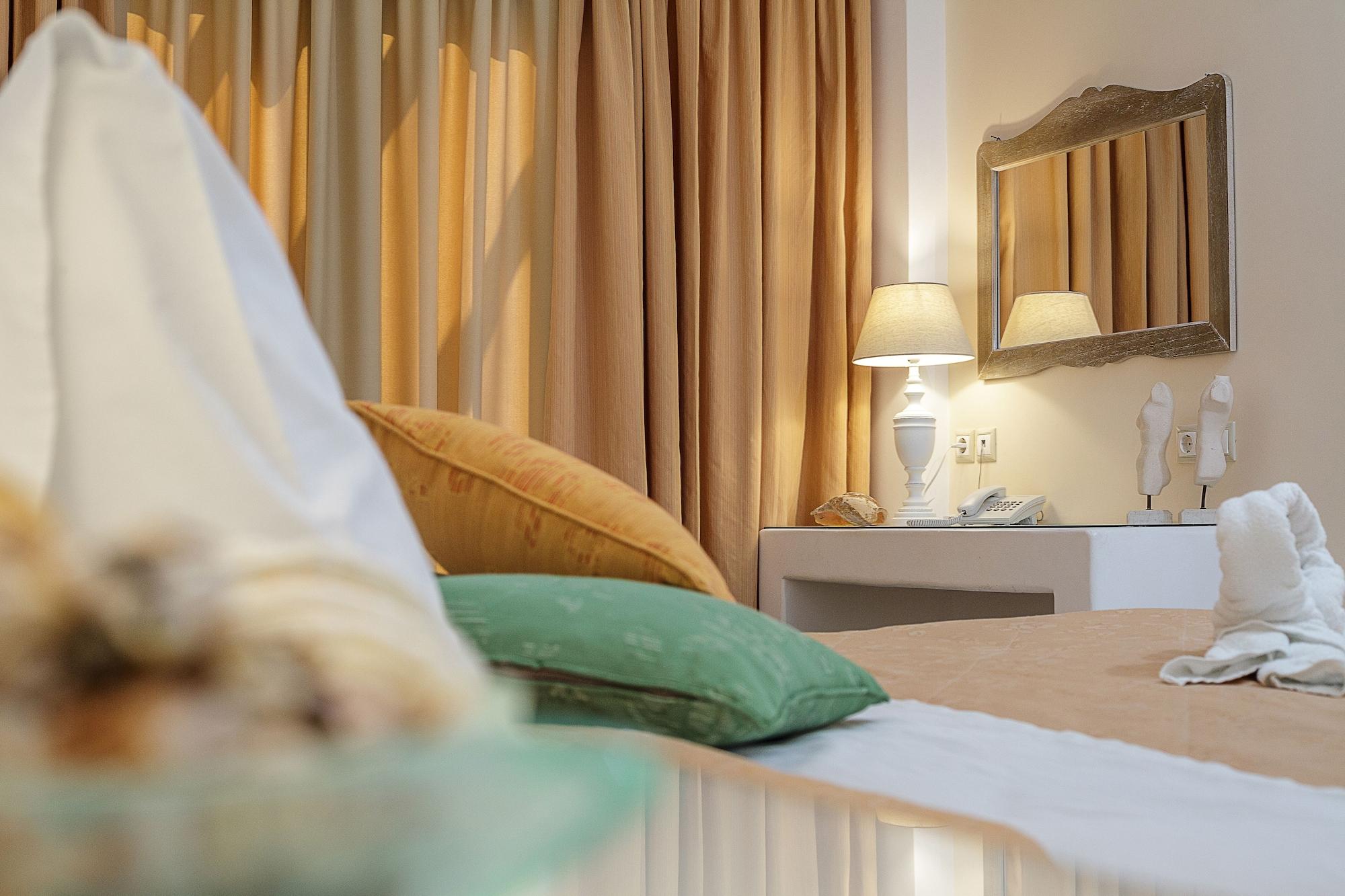 Sellada Hotel Perissa (Santorini)