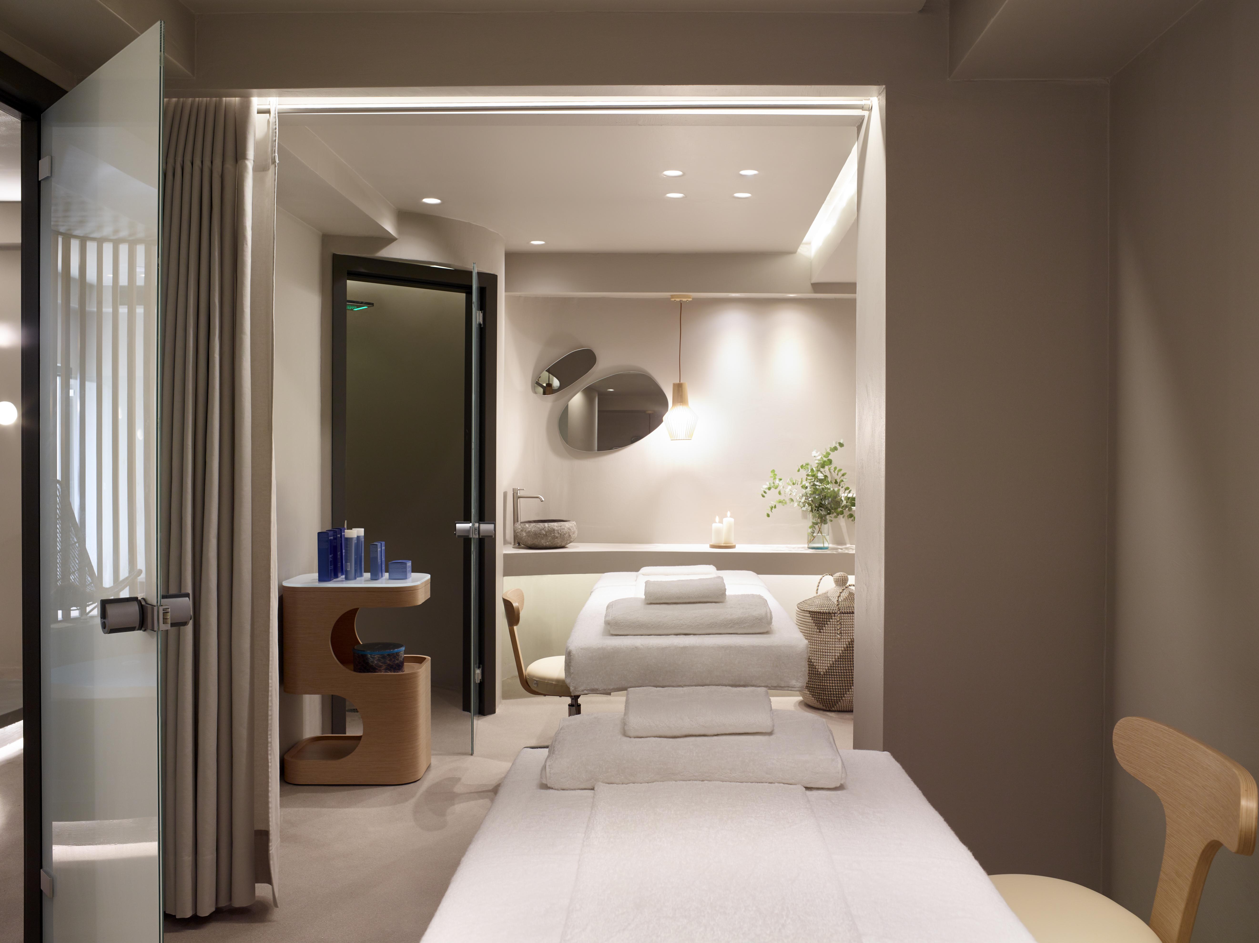 9 Muses Santorini Hotel 5*