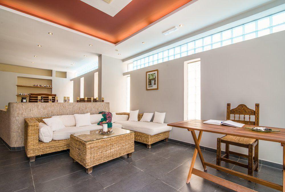 Antinea & Spa Kamari (Santorini)