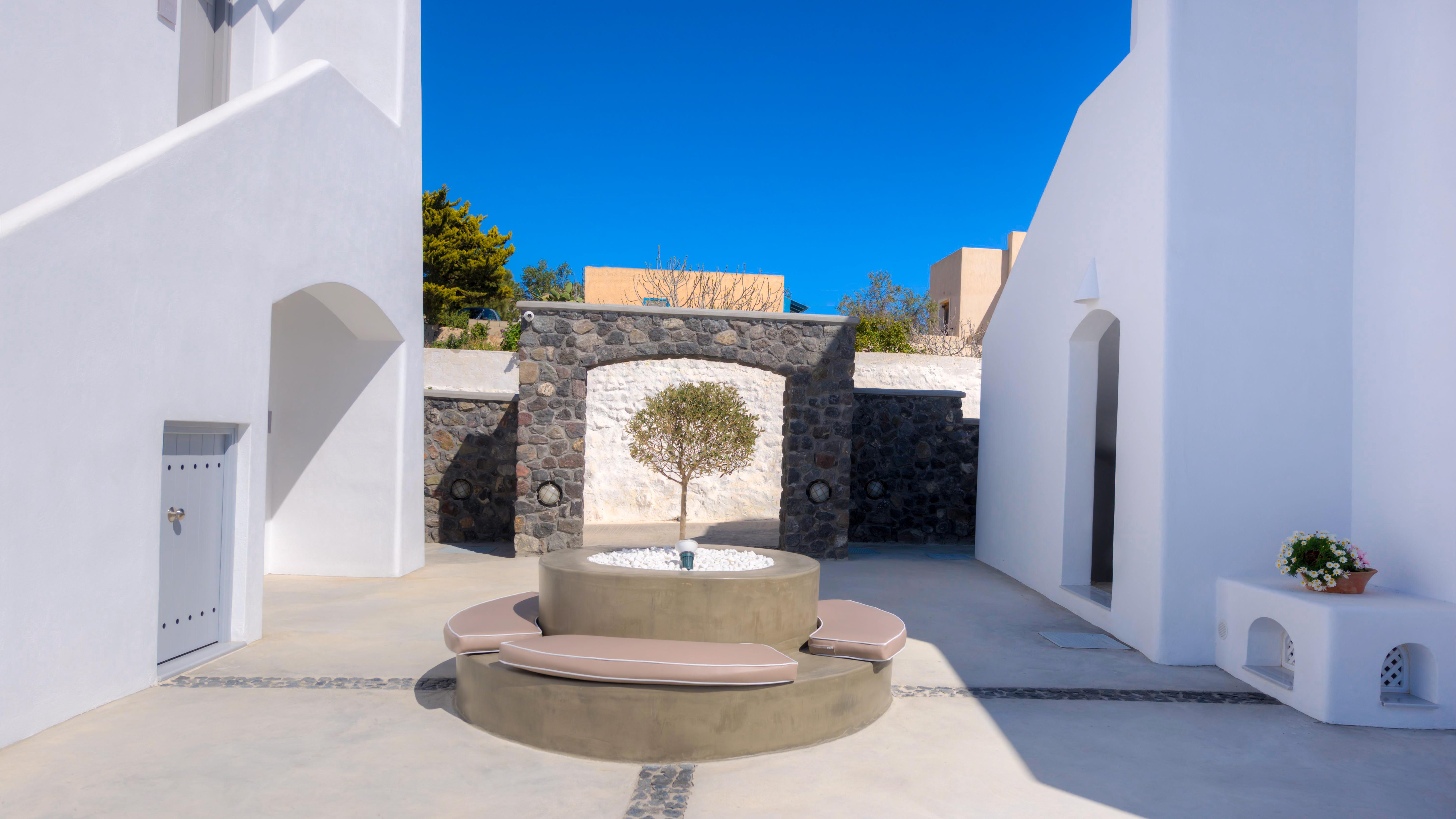 White Harmony Apartment