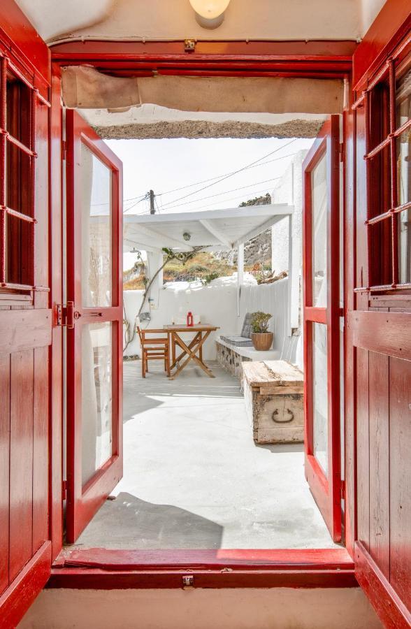Traditional Farmers Caves Apartment Emporio (Santorini)