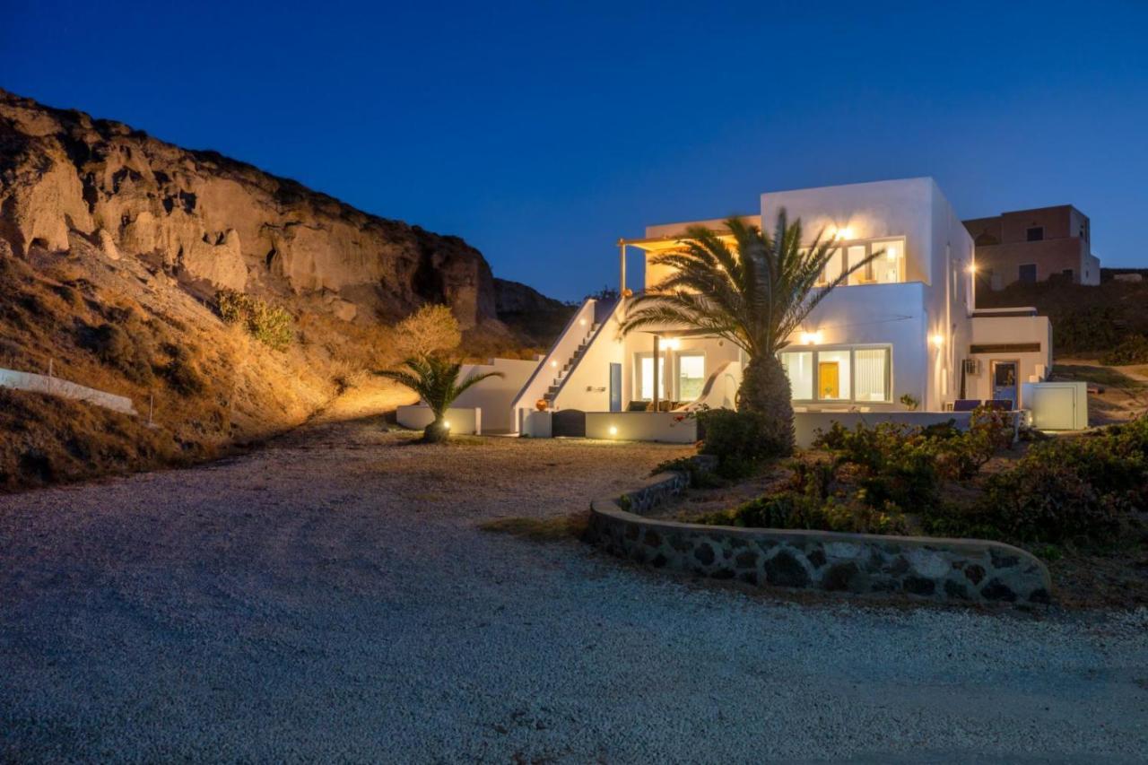 Peaceful Seafront Retreat In Santorini -sonus Mare Vourvoulos