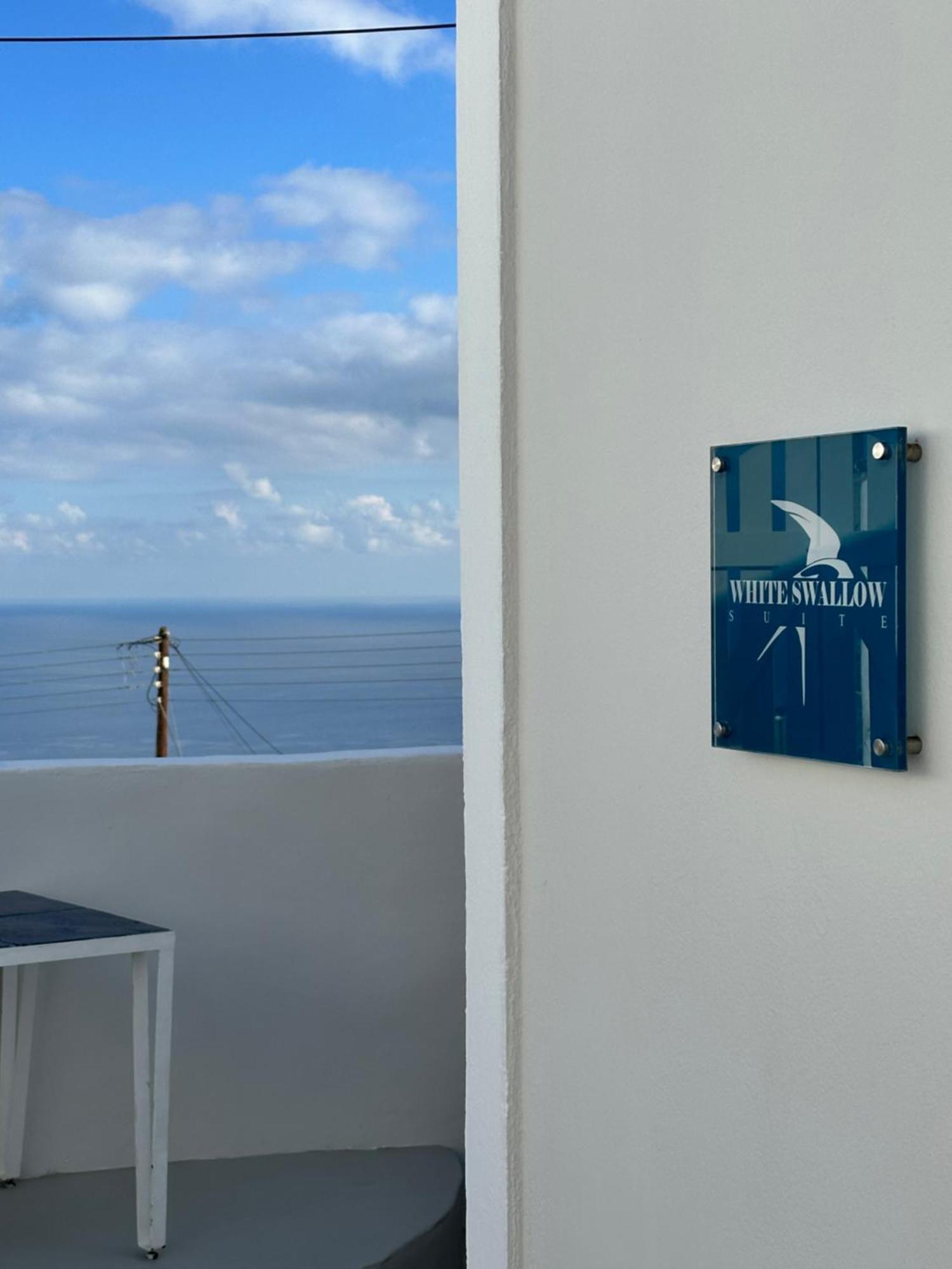 White Swallow Santorini * Vourvoulos
