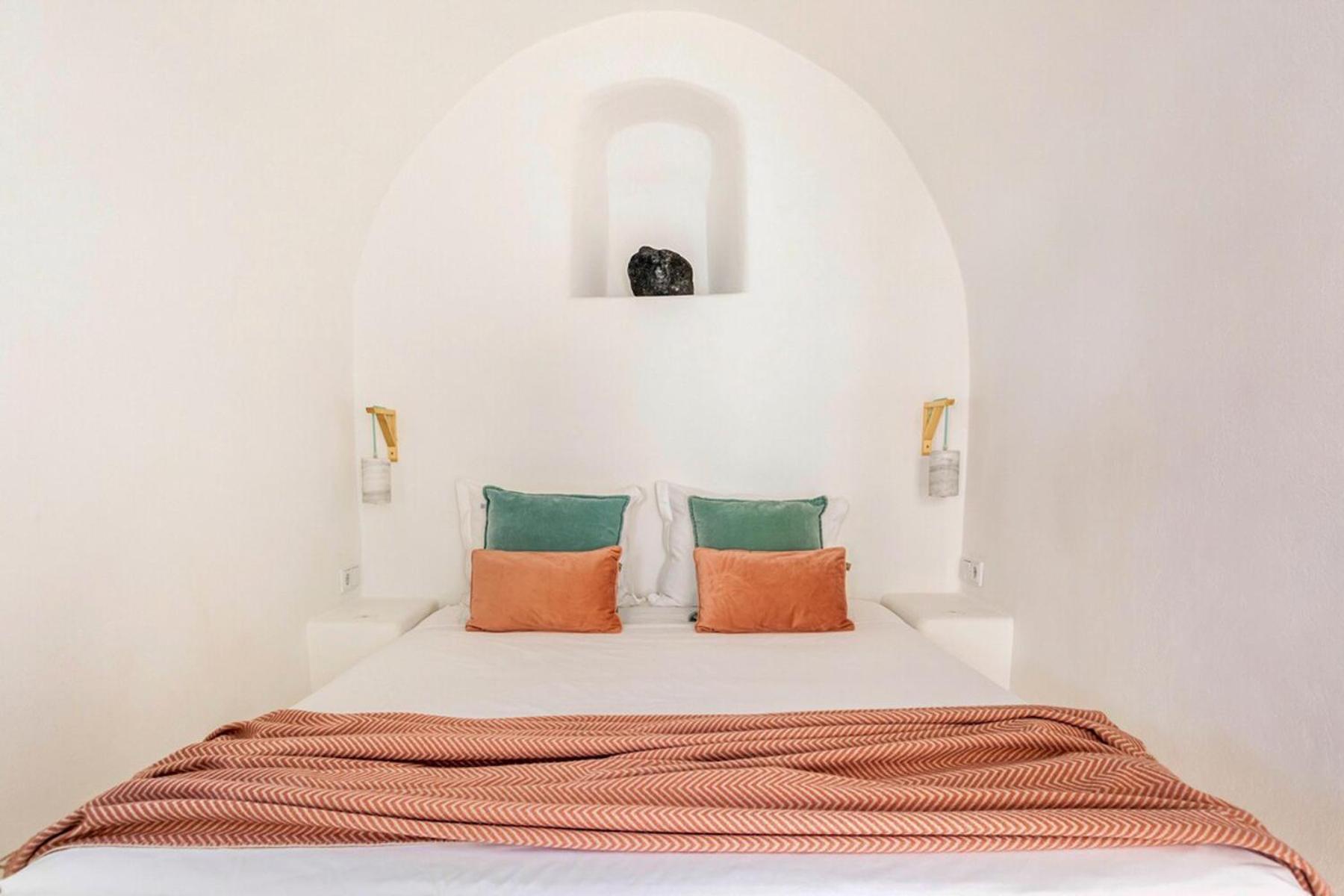 Vima Santorini, Traditional Luxury * Emporio (Santorini)
