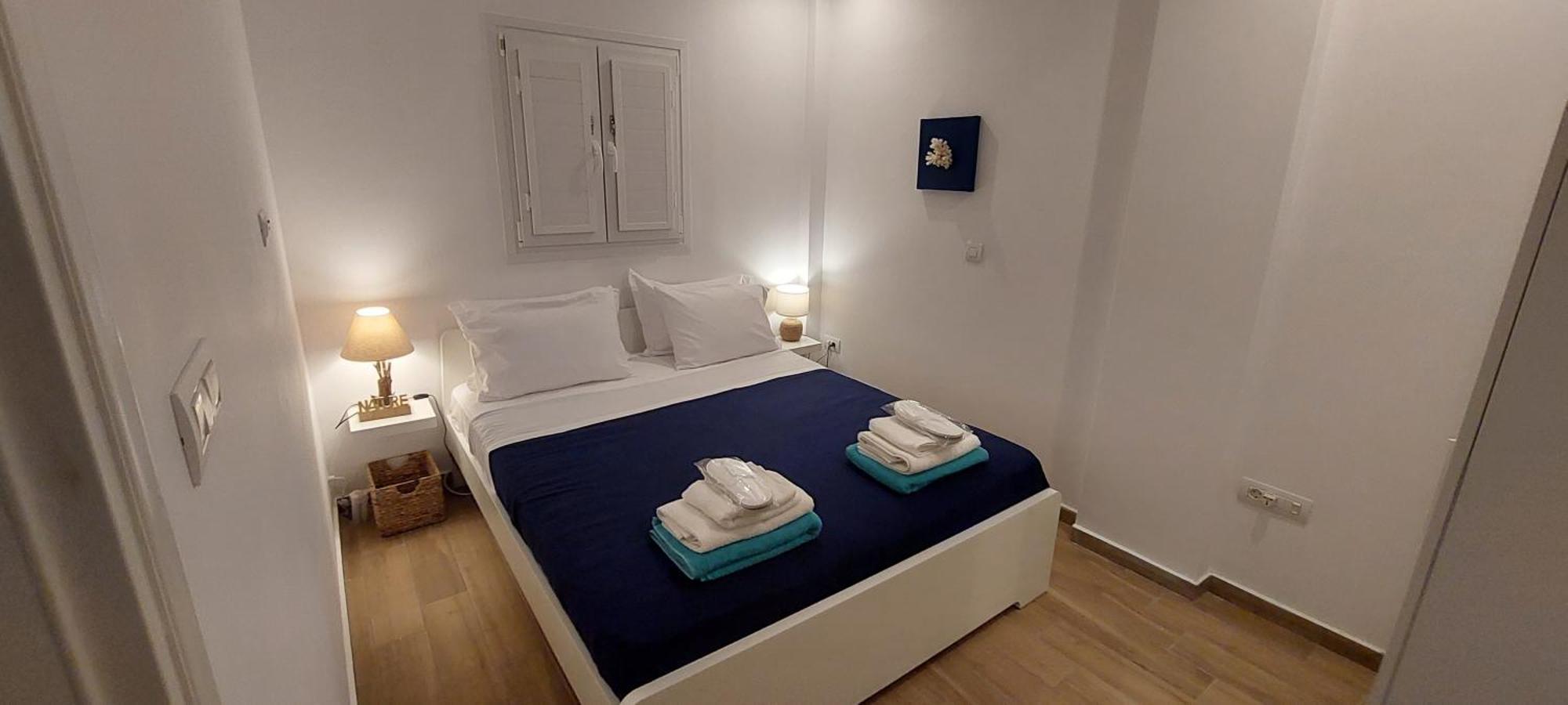 Peaceful Seafront Retreat In Santorini -sonus Mare Holiday home