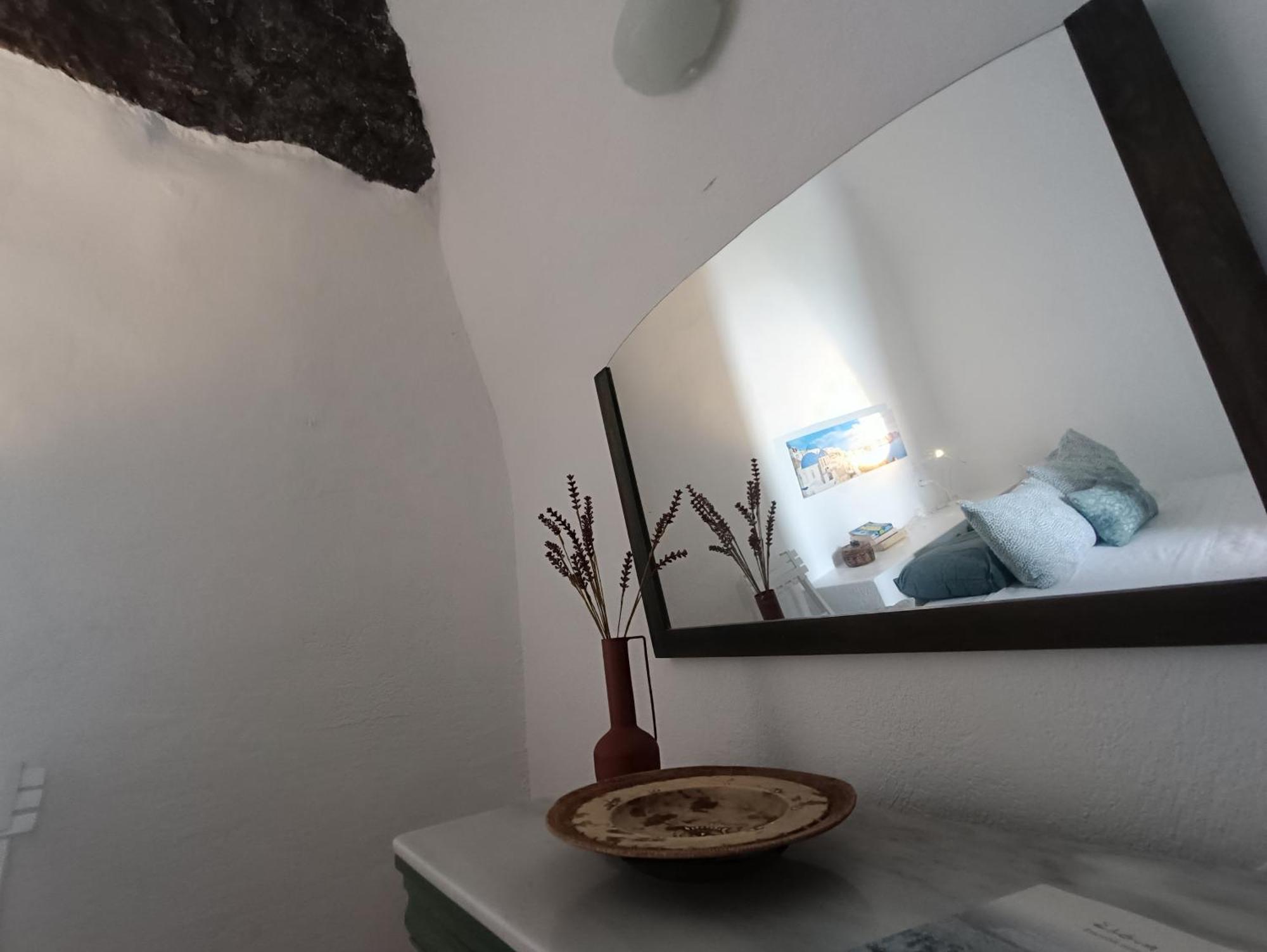 Elias Cave House 270o Caldera View *