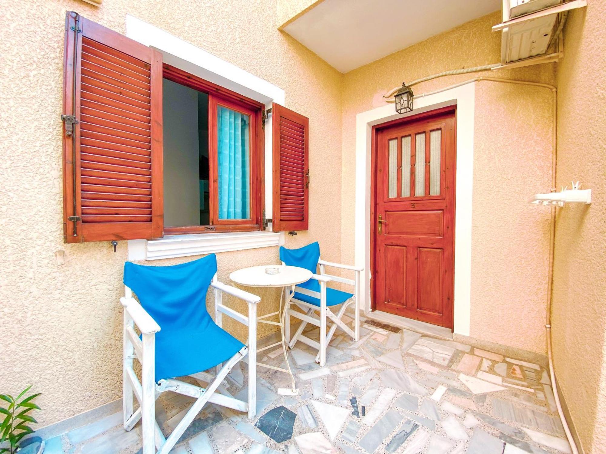 Dima 3* Perissa (Santorini)