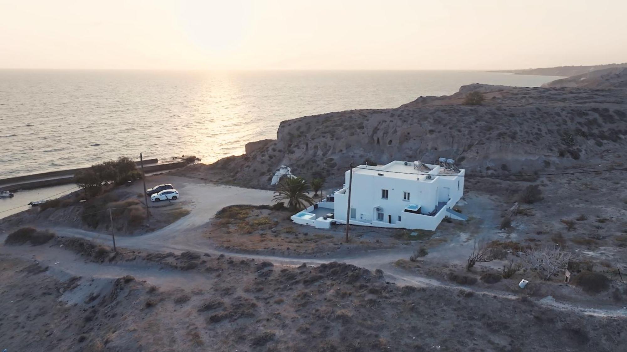 Peaceful Seafront Retreat In Santorini -sonus Mare
