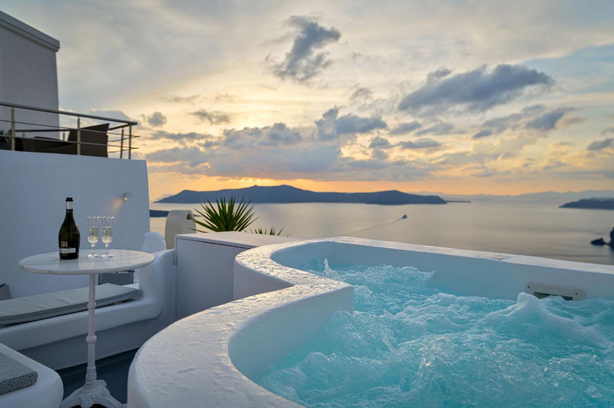 Trieris & Fira (Santorini)