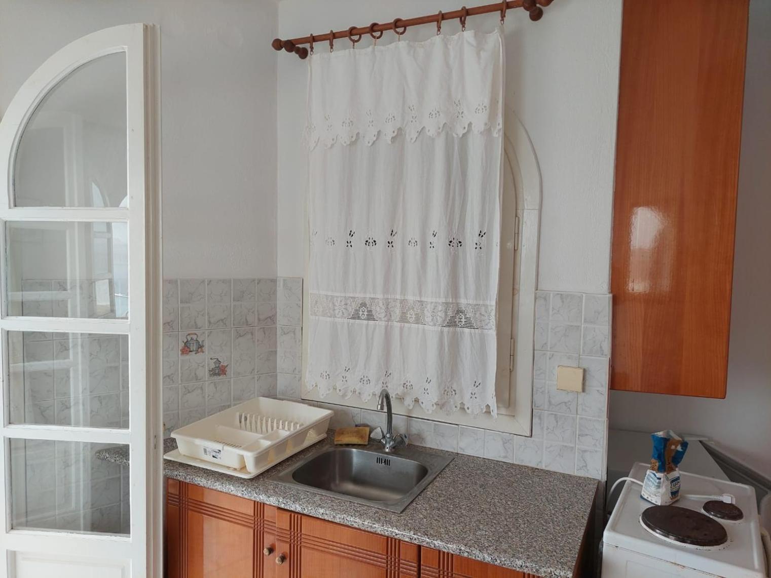 Akrotiri Cosy With Private Patio And Scenic View *