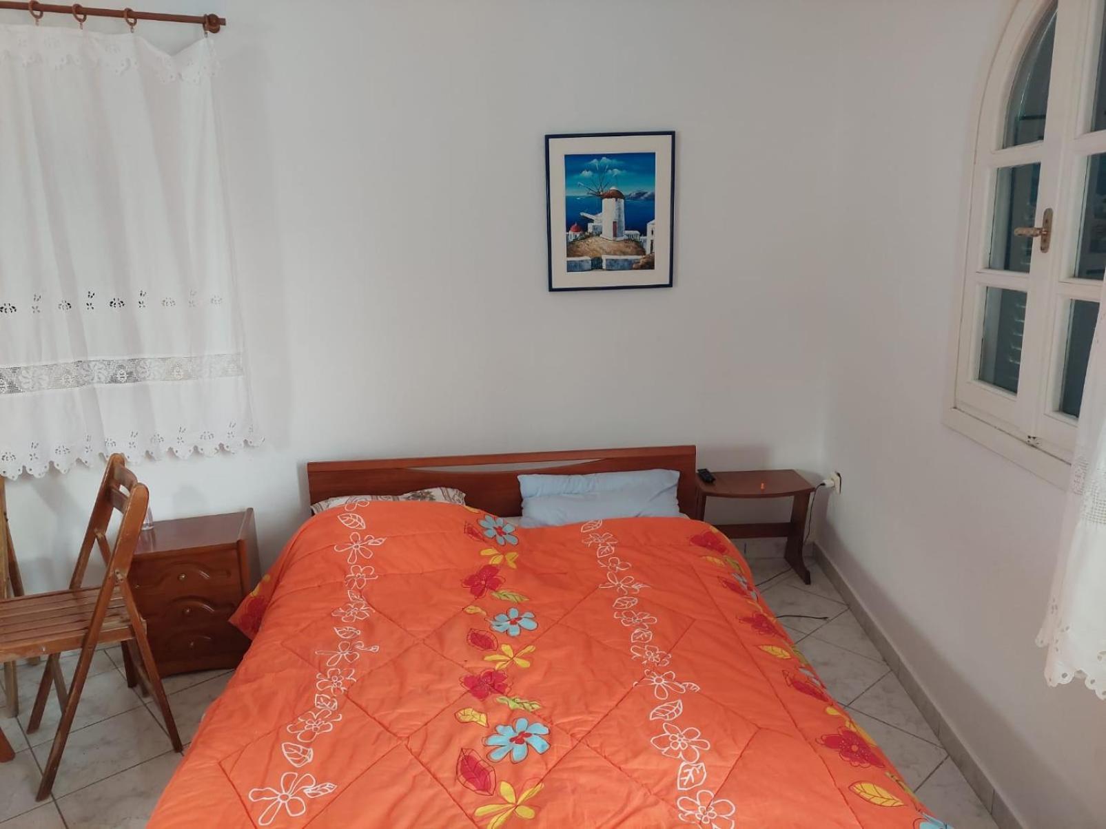Akrotiri Cosy With Private Patio And Scenic View Apartment
