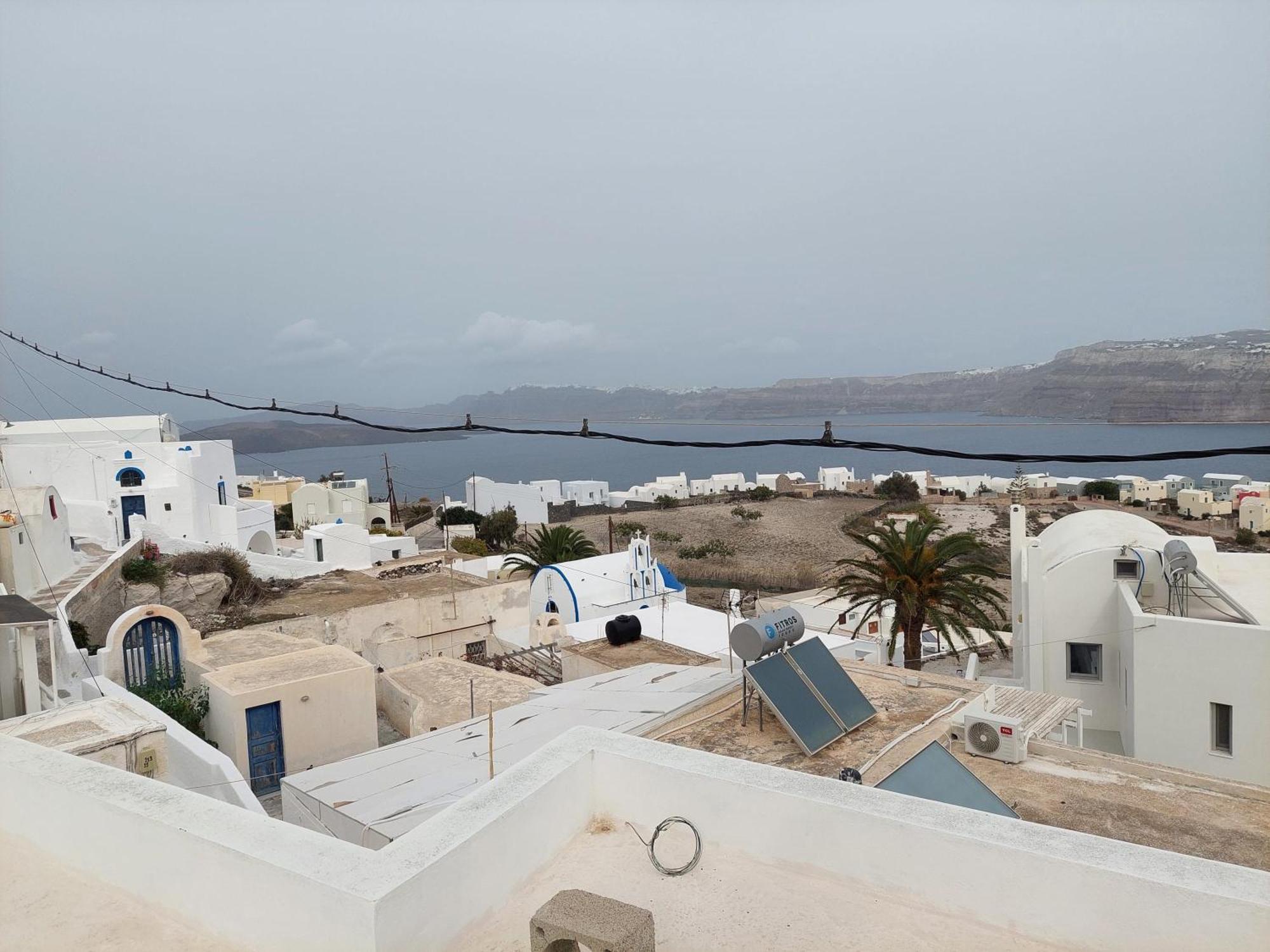 Akrotiri Cosy With Private Patio And Scenic View *