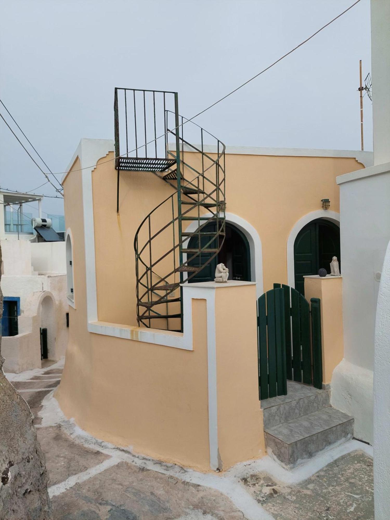 Apartment Akrotiri Cosy With Private Patio And Scenic View