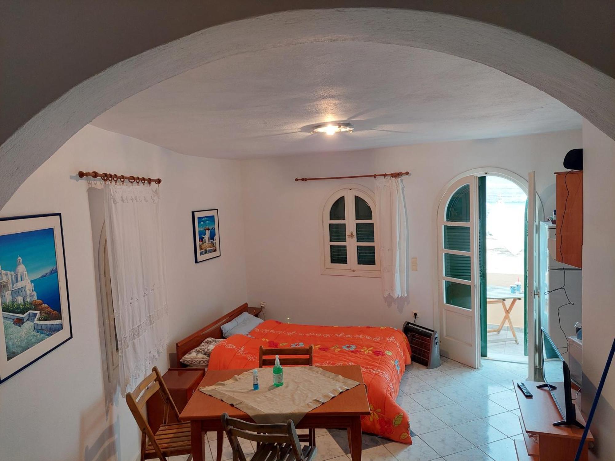 Akrotiri Cosy With Private Patio And Scenic View Apartment