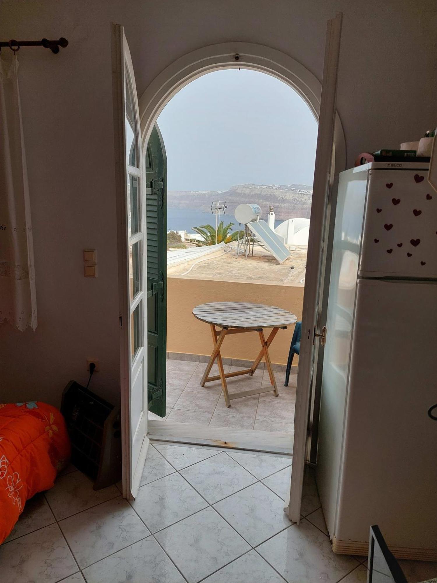 Apartment Akrotiri Cosy With Private Patio And Scenic View