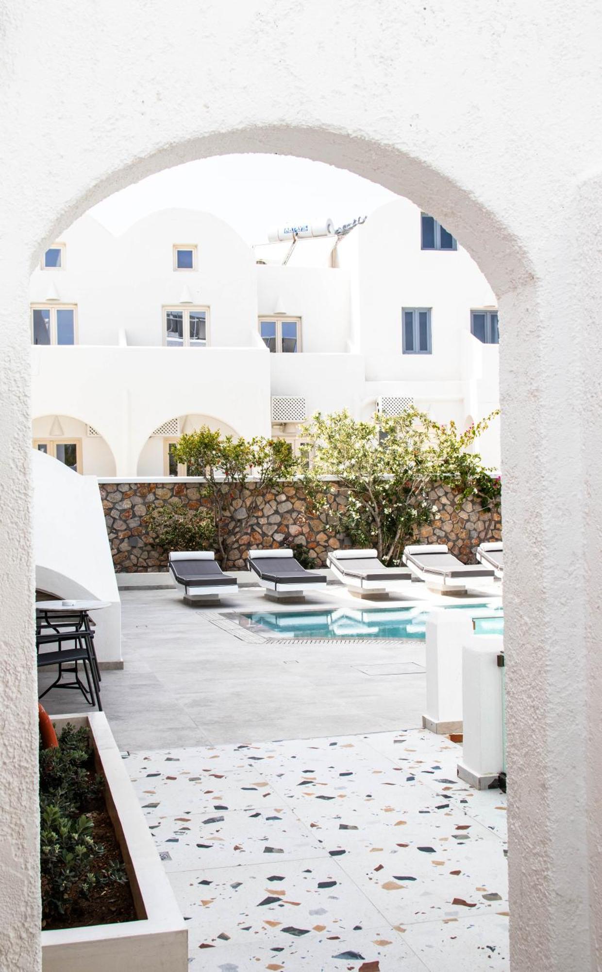 Sellada 4* Perissa (Santorini)