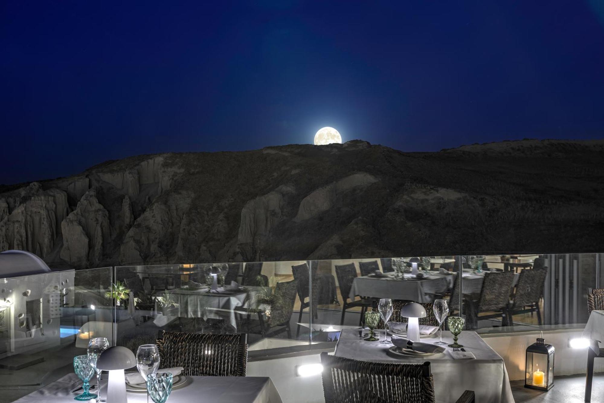 Desiterra & Hotel Fira (Santorini)