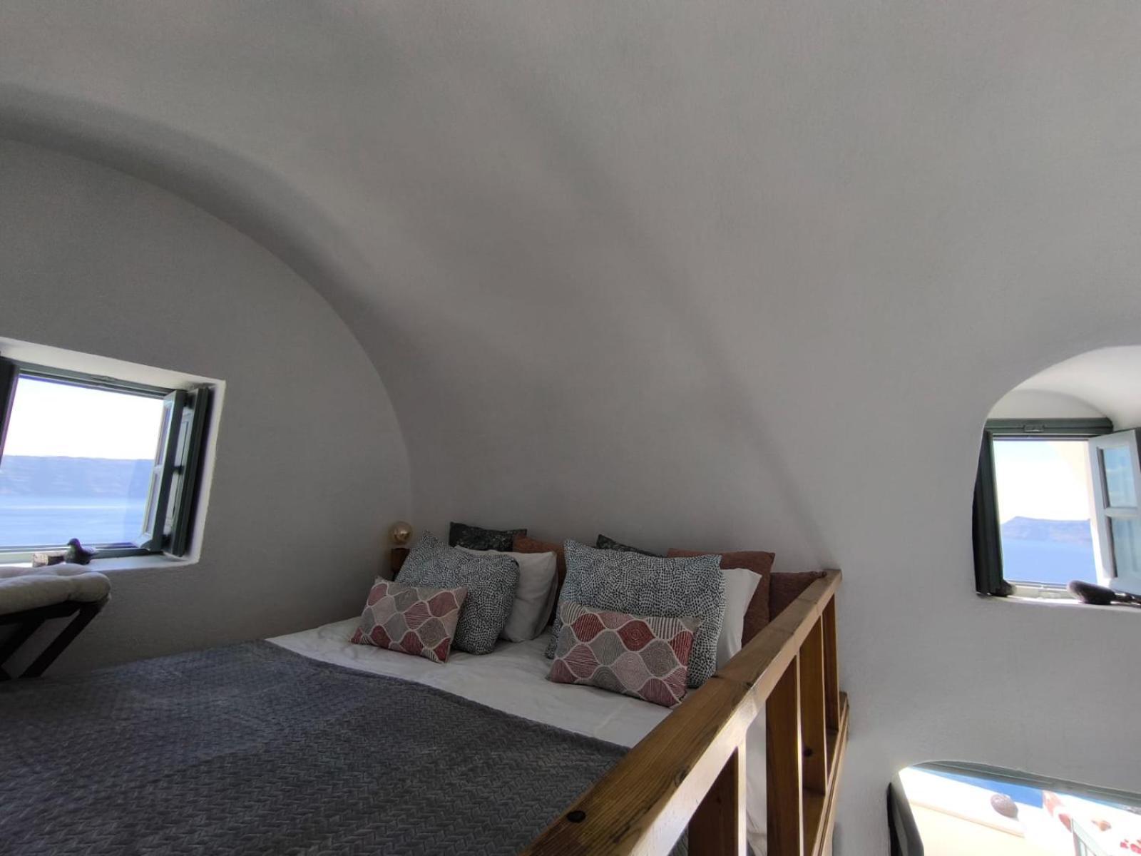 Elias Cave House 270o Caldera View Apartment *