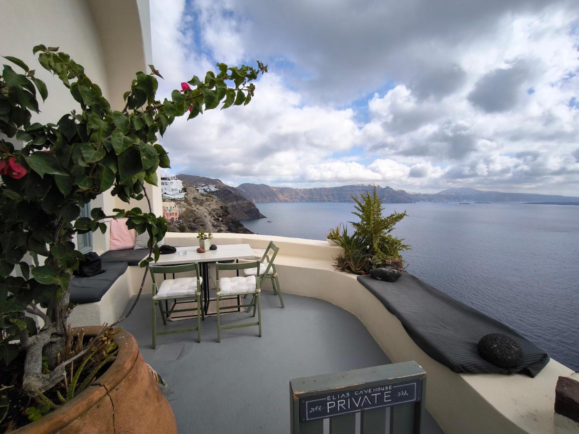 Elias Cave House 270o Caldera View Apartment