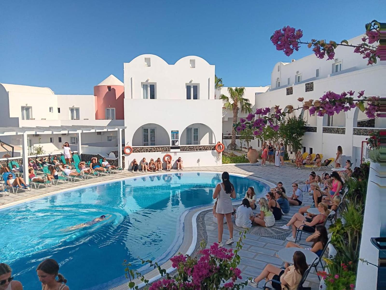 Hotel New Haroula Fira (Santorini)