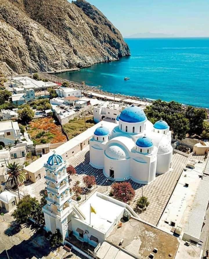 Pleasure Black Santorini Hotel 3*
