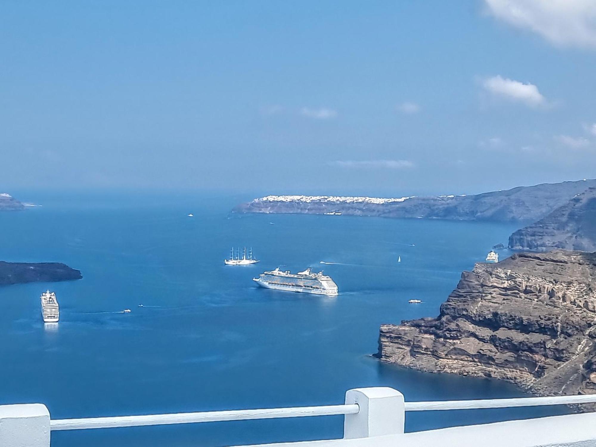 Hotel Pleasure Black Santorini 3*
