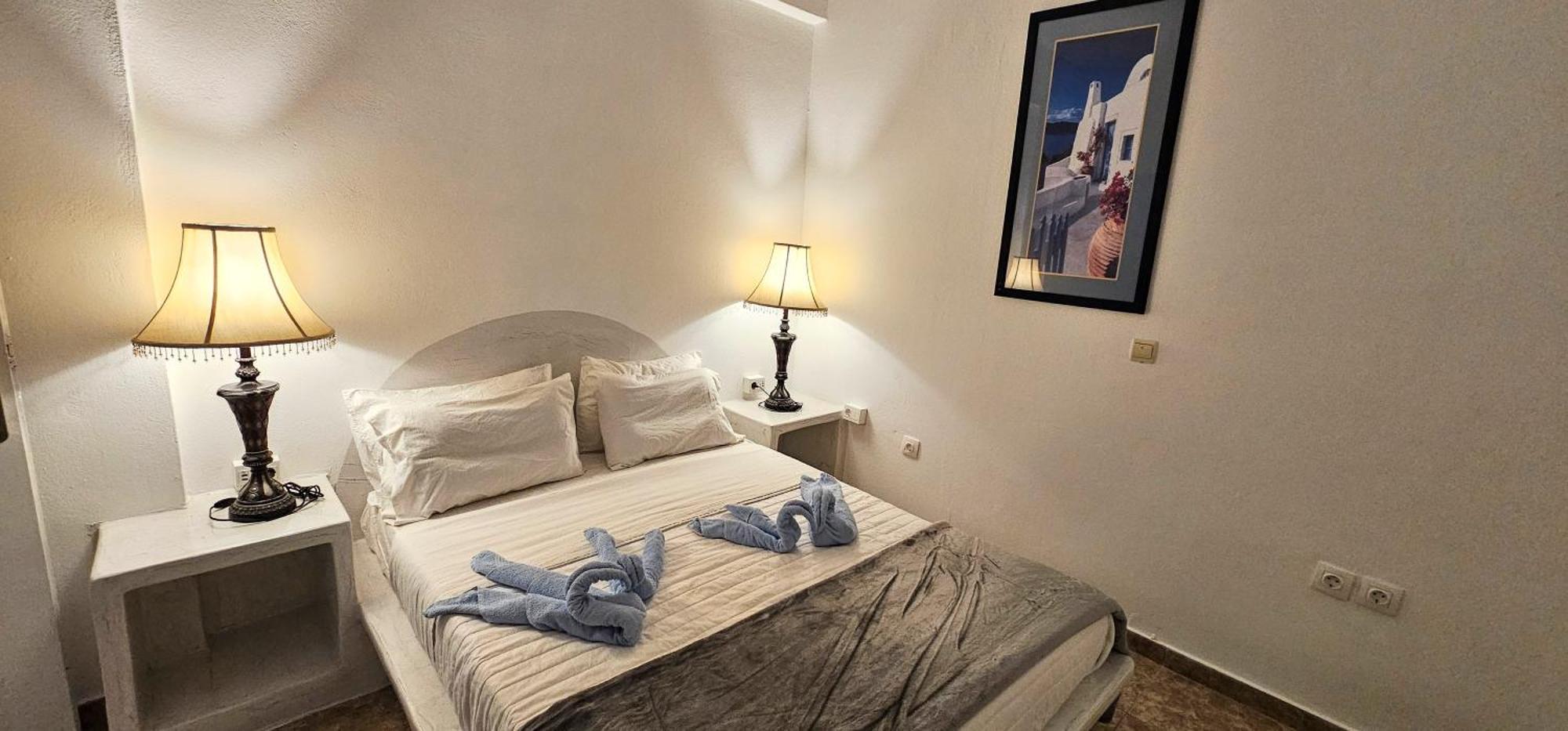 Pleasure Black Santorini Hotel