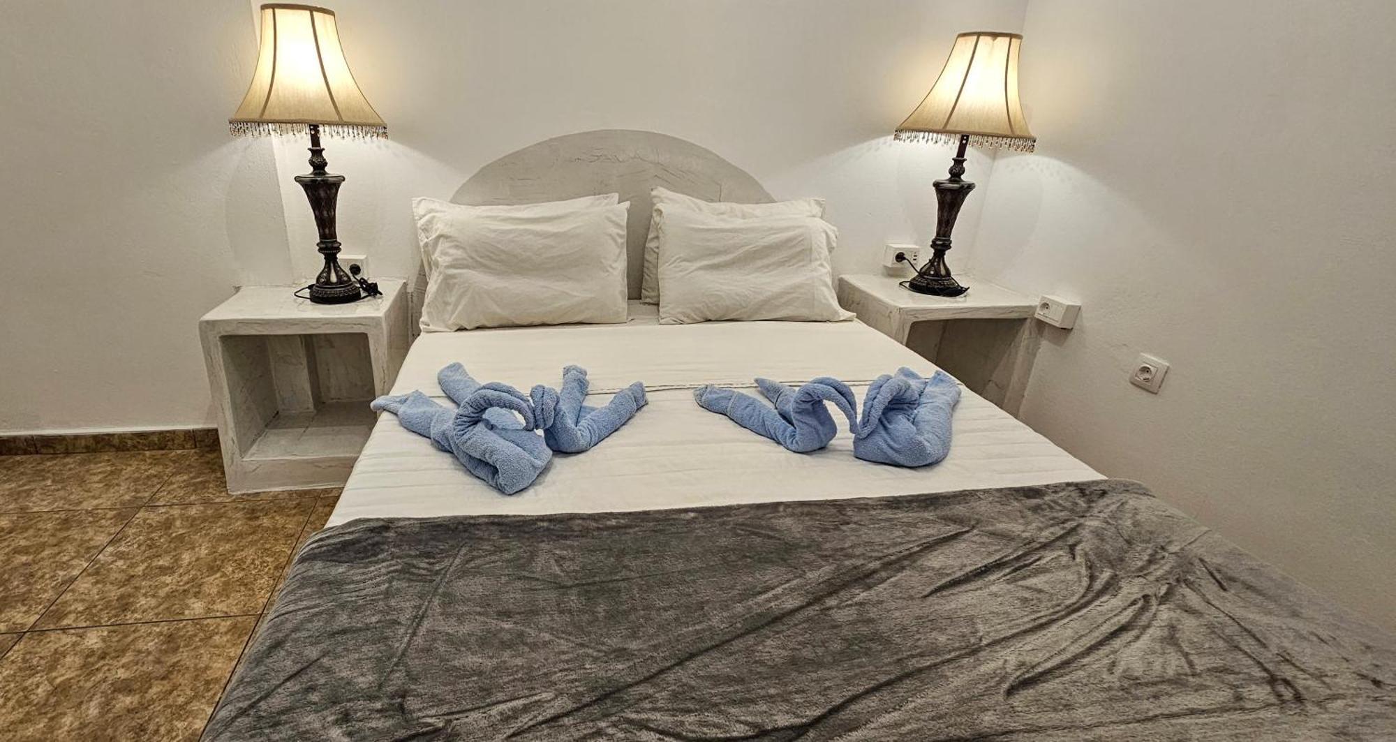 Hotel Pleasure Black Santorini