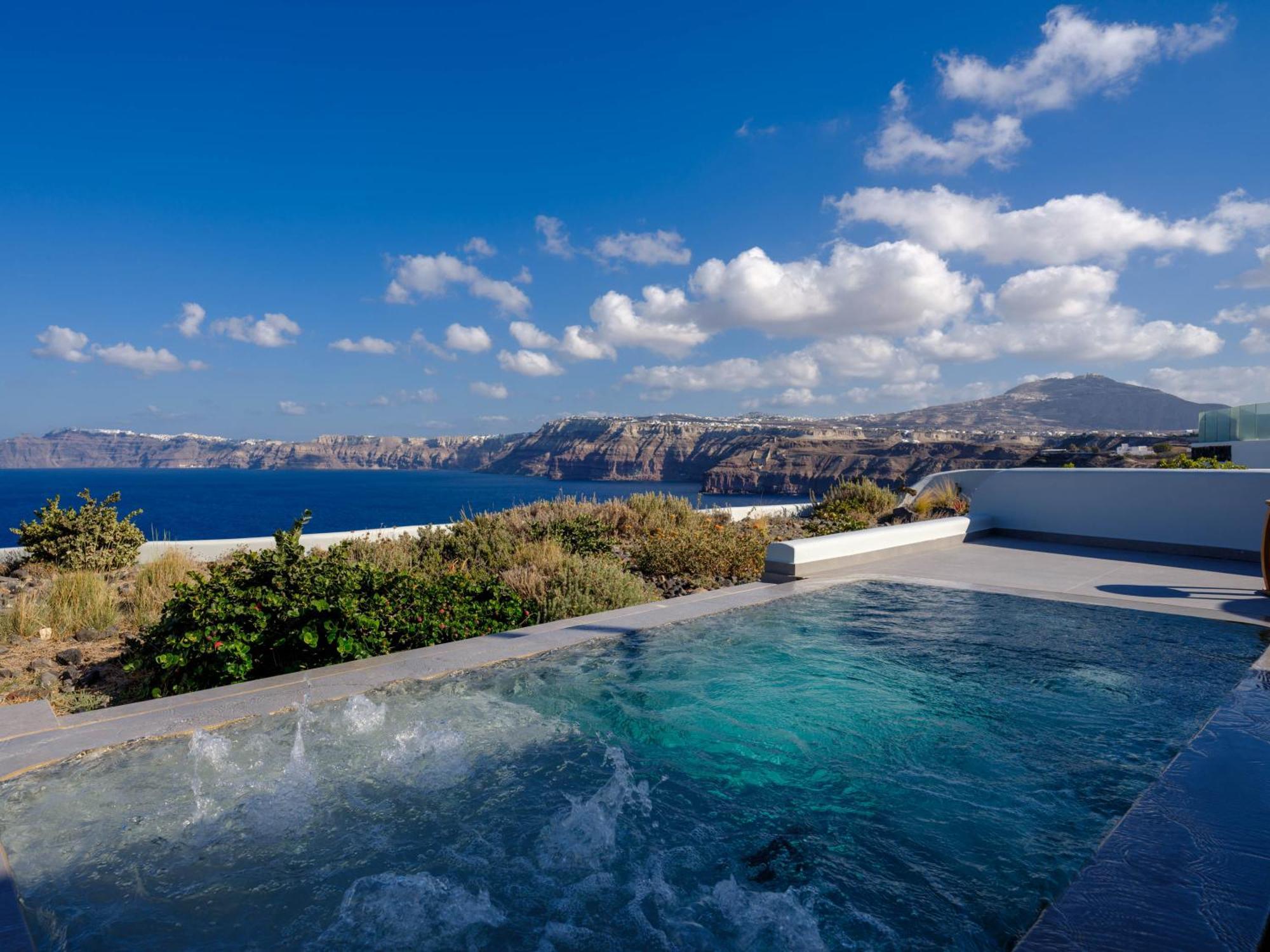 Neptune Luxury 5* Akrotiri (Santorini)