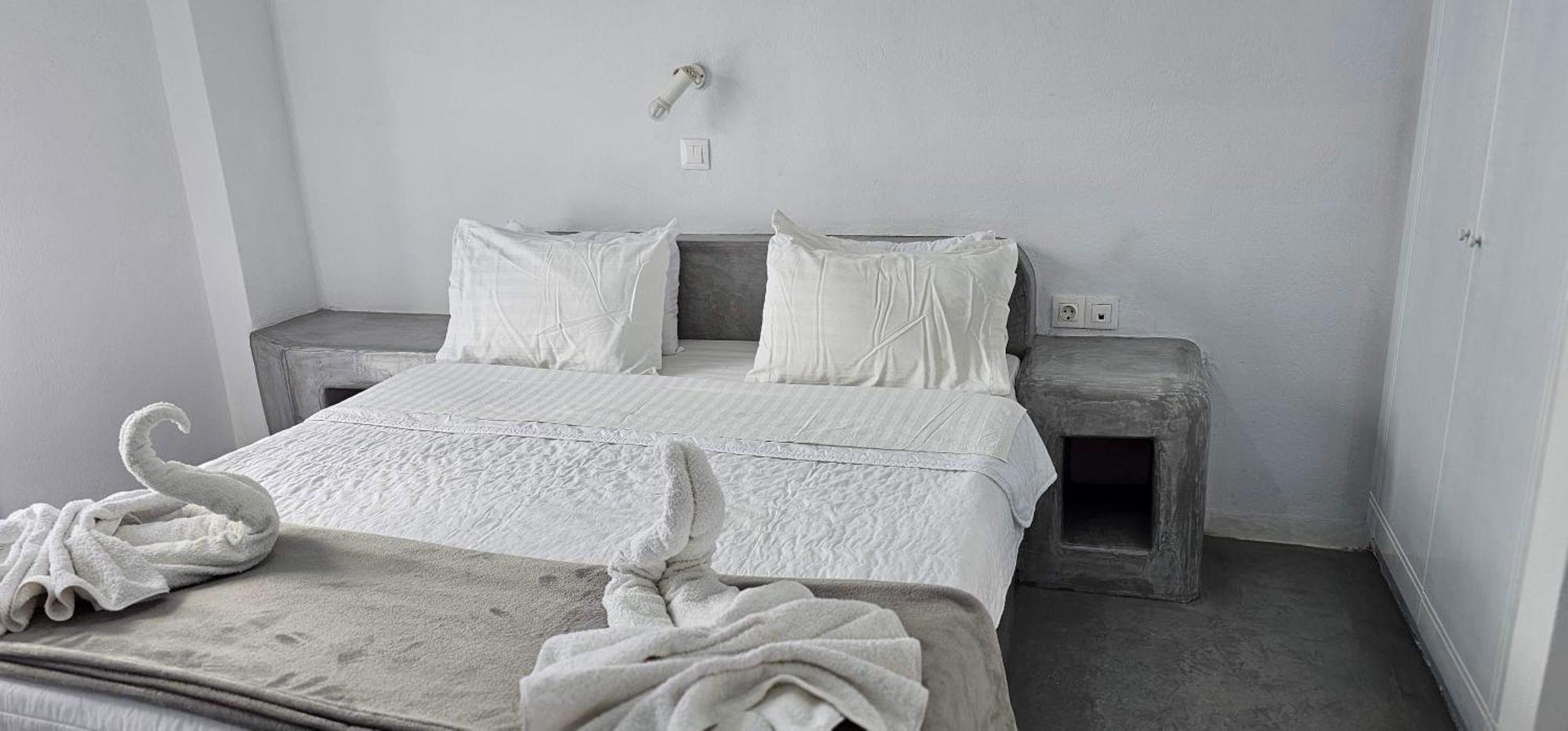 Pleasure Black Santorini Hotel Perissa (Santorini)