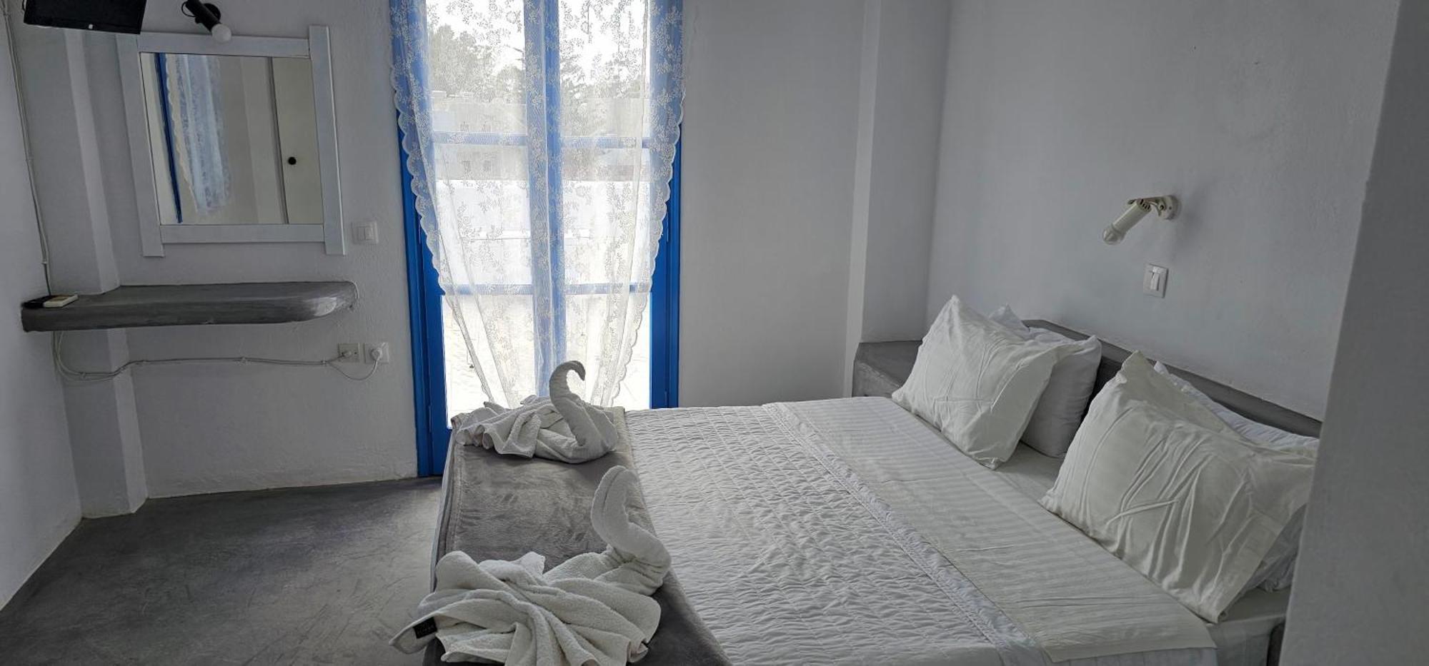 Hotel Pleasure Black Santorini 3*