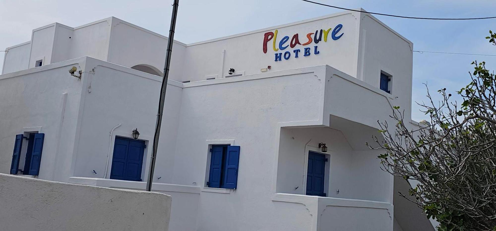 Pleasure Black Santorini Hotel
