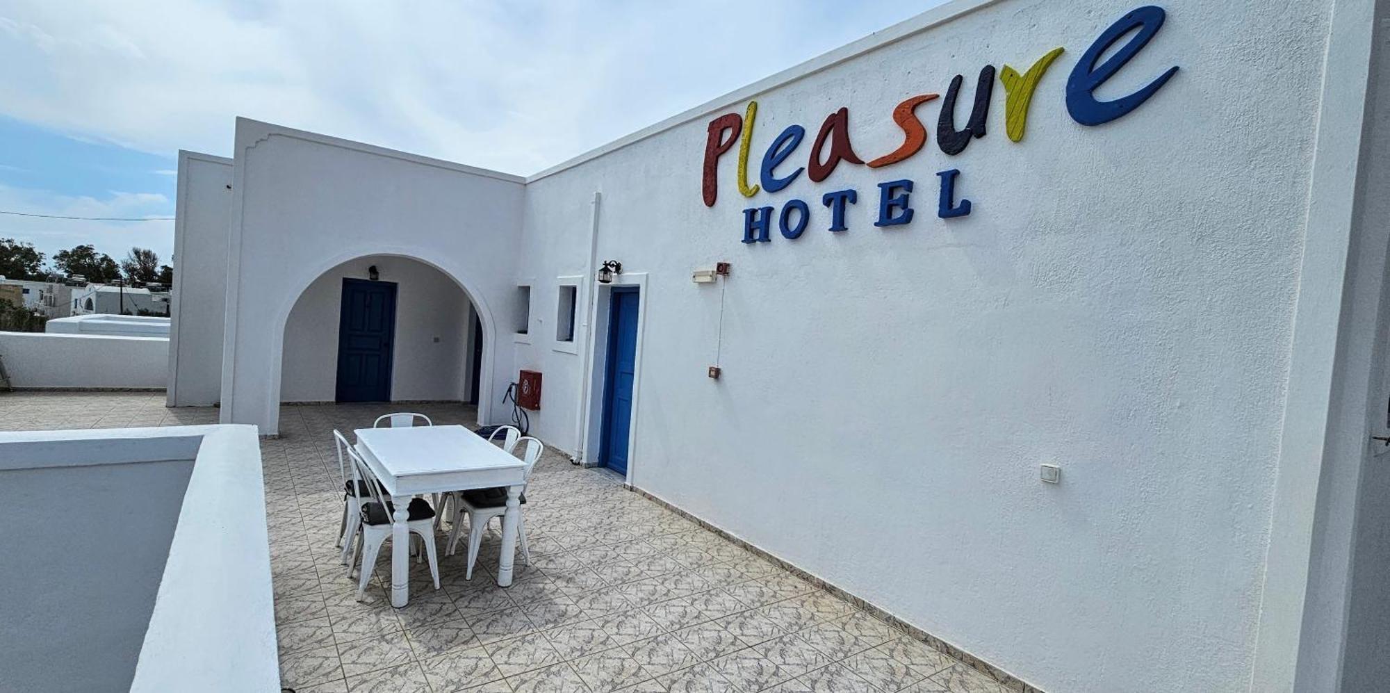 Pleasure Black Santorini Perissa (Santorini)