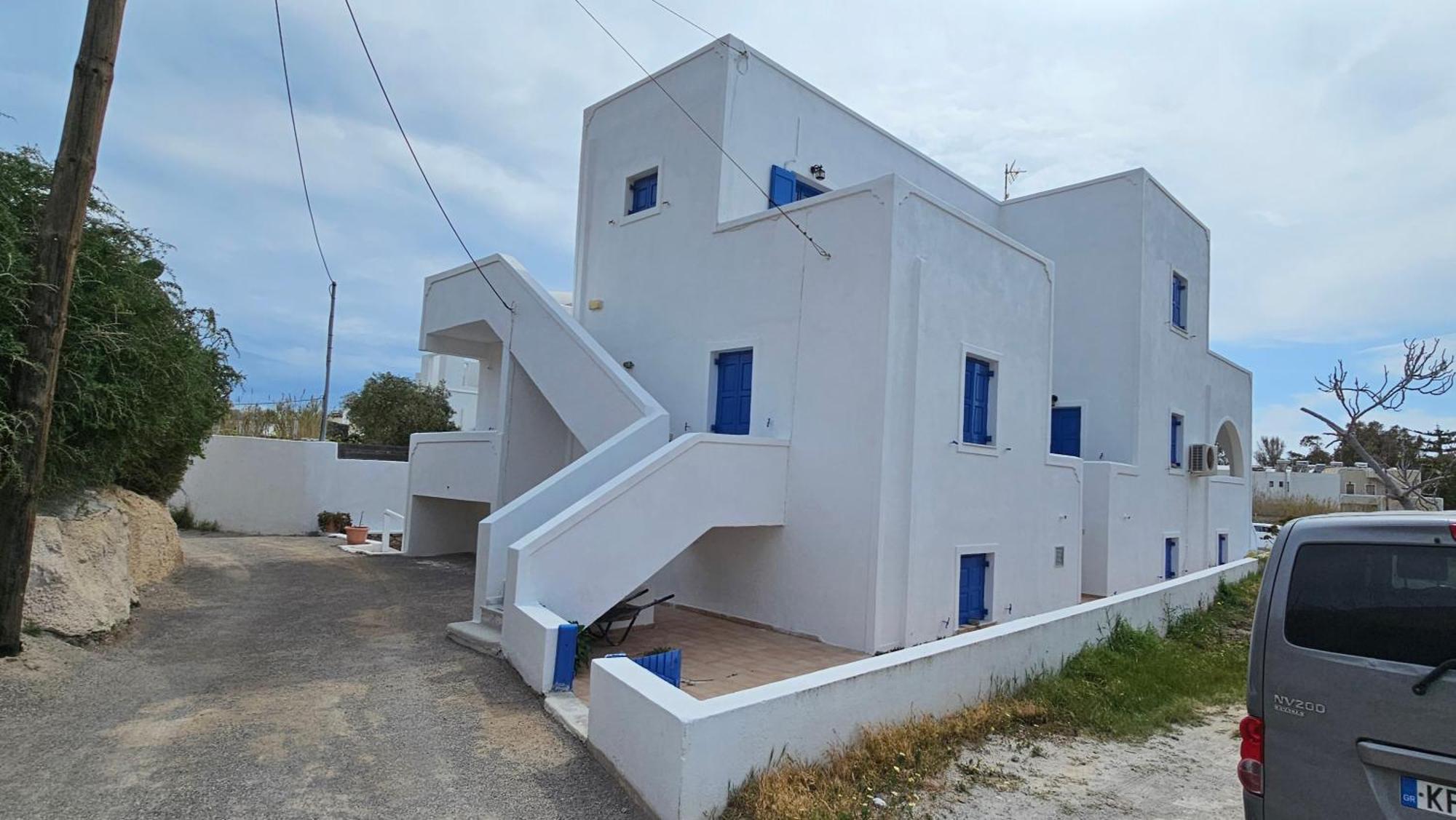 Pleasure Black Santorini 3*