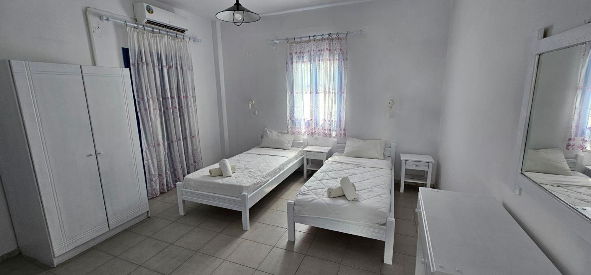 Hotel Pleasure Black Santorini 3*