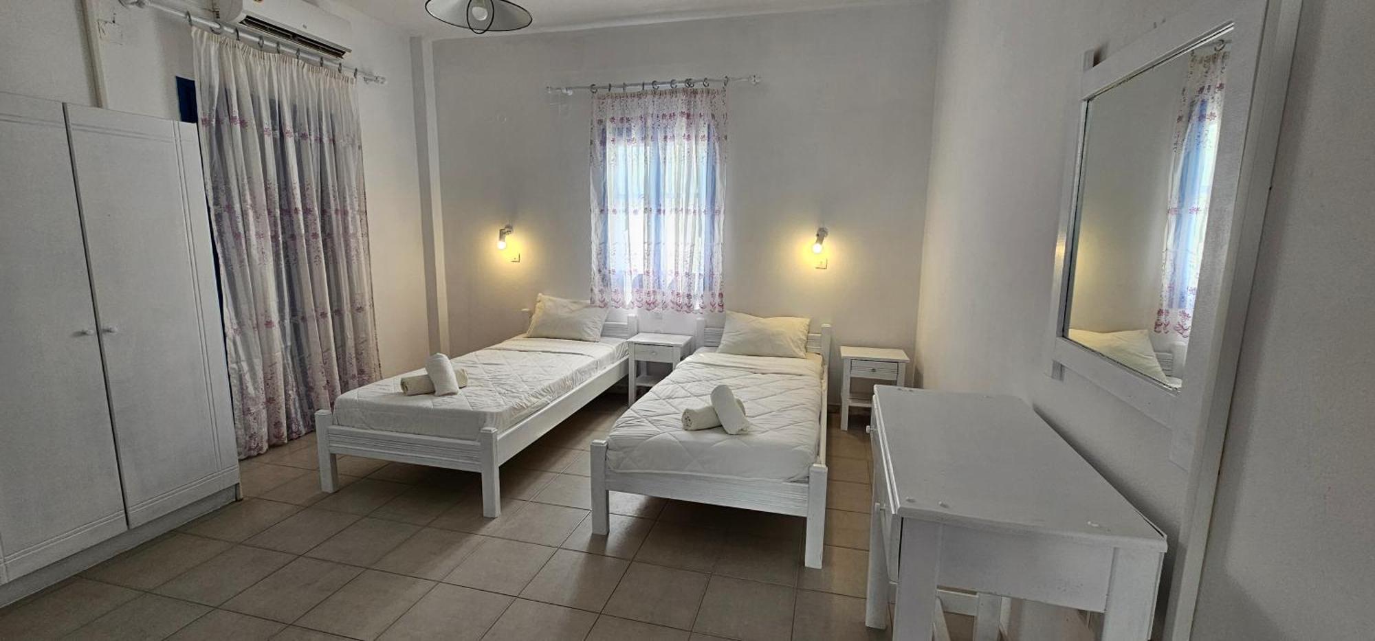 Pleasure Black Santorini 3*