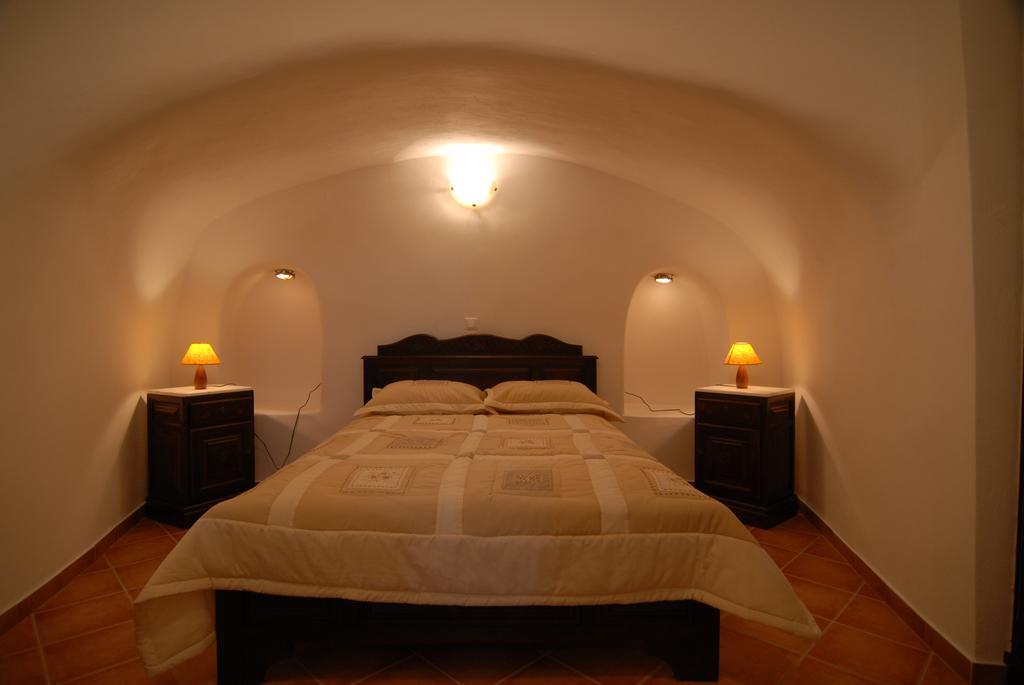 Cave 3* Oia