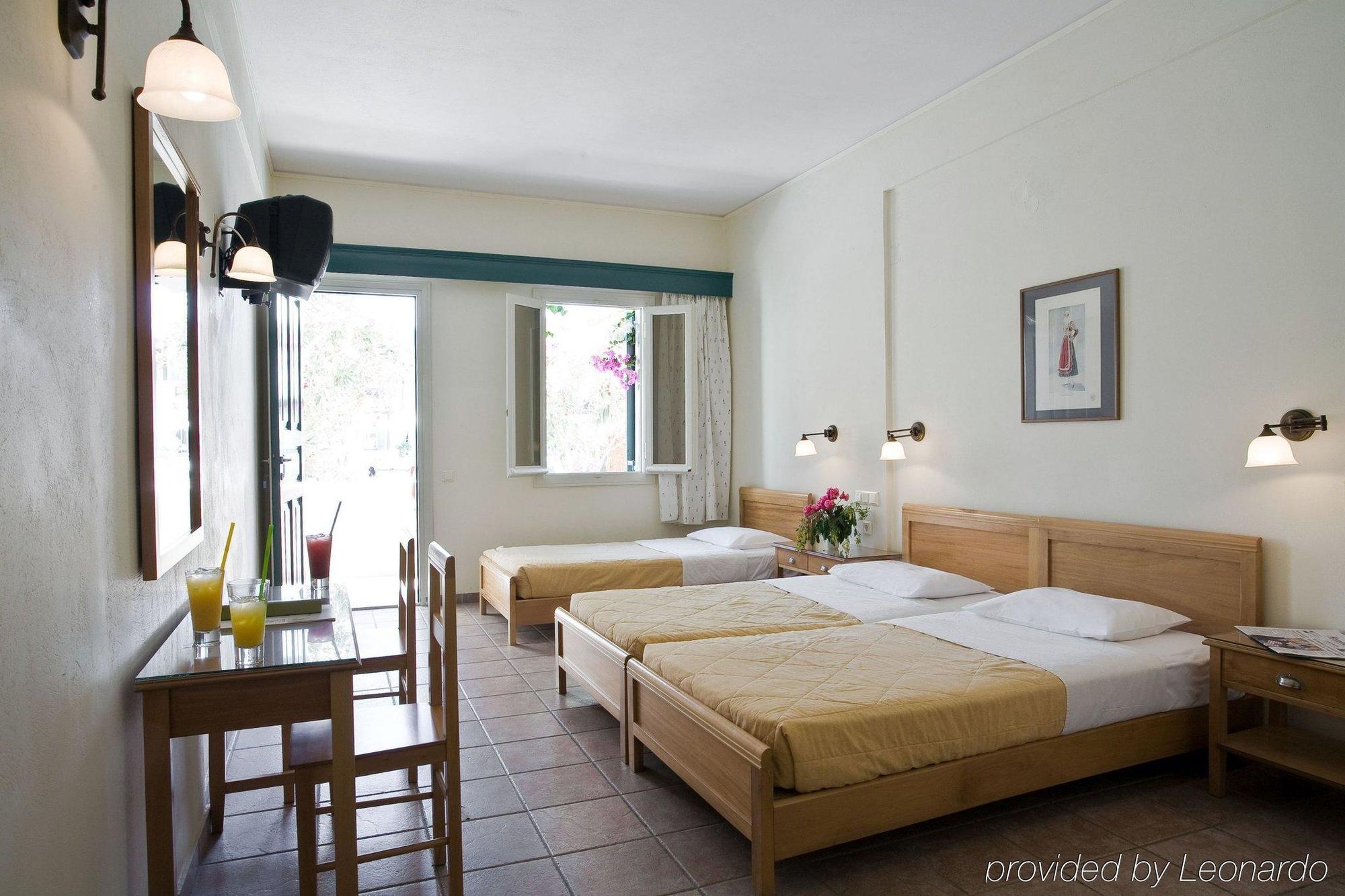 Rose Bay Hotel Kamári