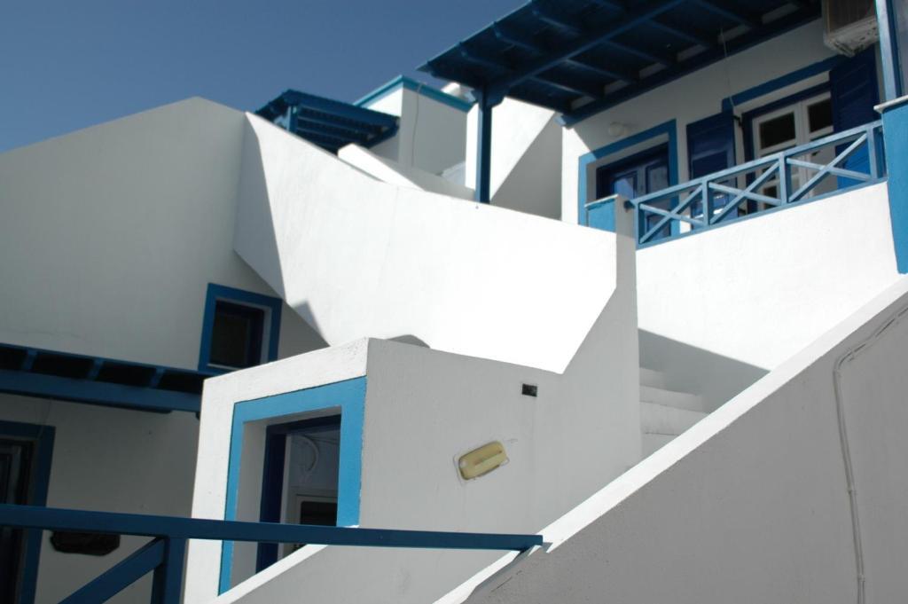 Kostas Hotel Perissa (Santorini)
