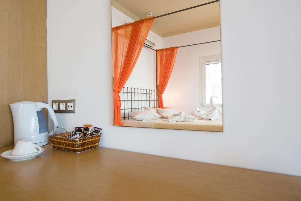 Antinea & Spa Kamari (Santorini)