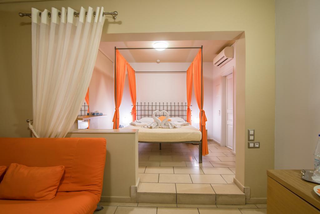 Antinea & Spa Kamari (Santorini)
