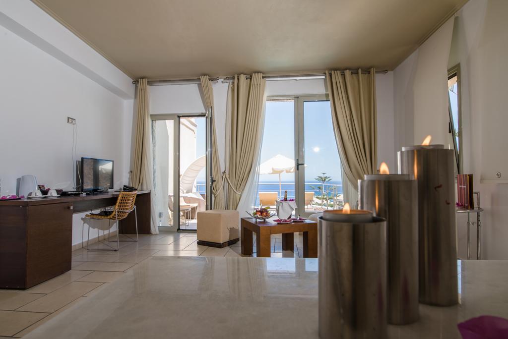 Antinea & Spa Hotel Kamari (Santorini)